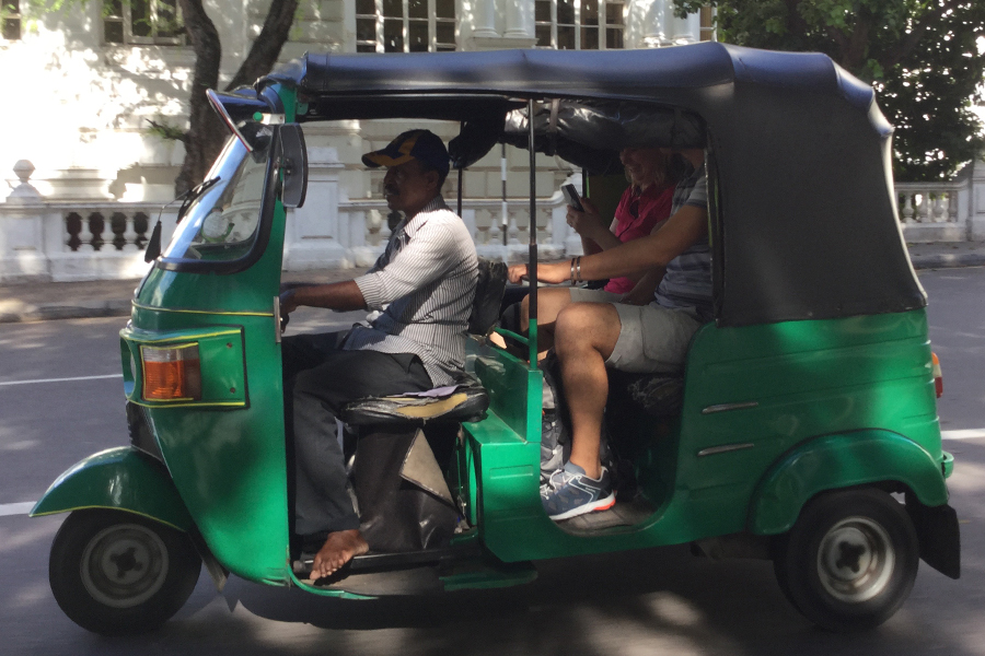 per le strade di Colombo in Tuk Tuk …da provare
